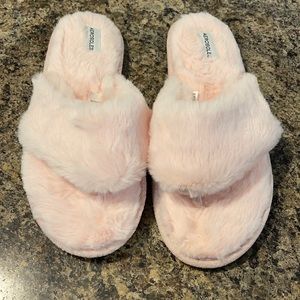 NWOT Women’s AEROSOLES Pink Slippers Size L (8-9)